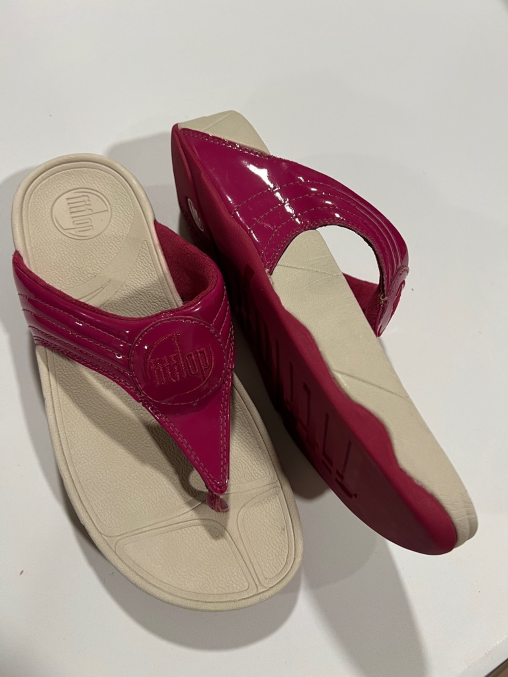 Fitflop - 7, Women's Magenta Patent flip flops, Sandals - Picture 6 of 8